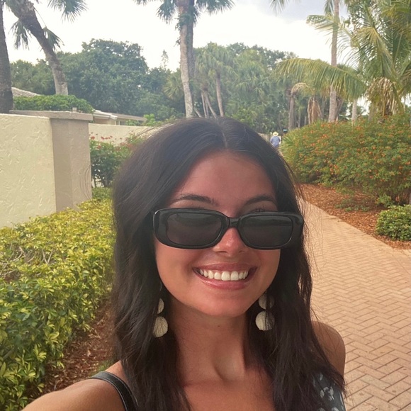 Meet your Posher, Michaela - Picture 1 of 1